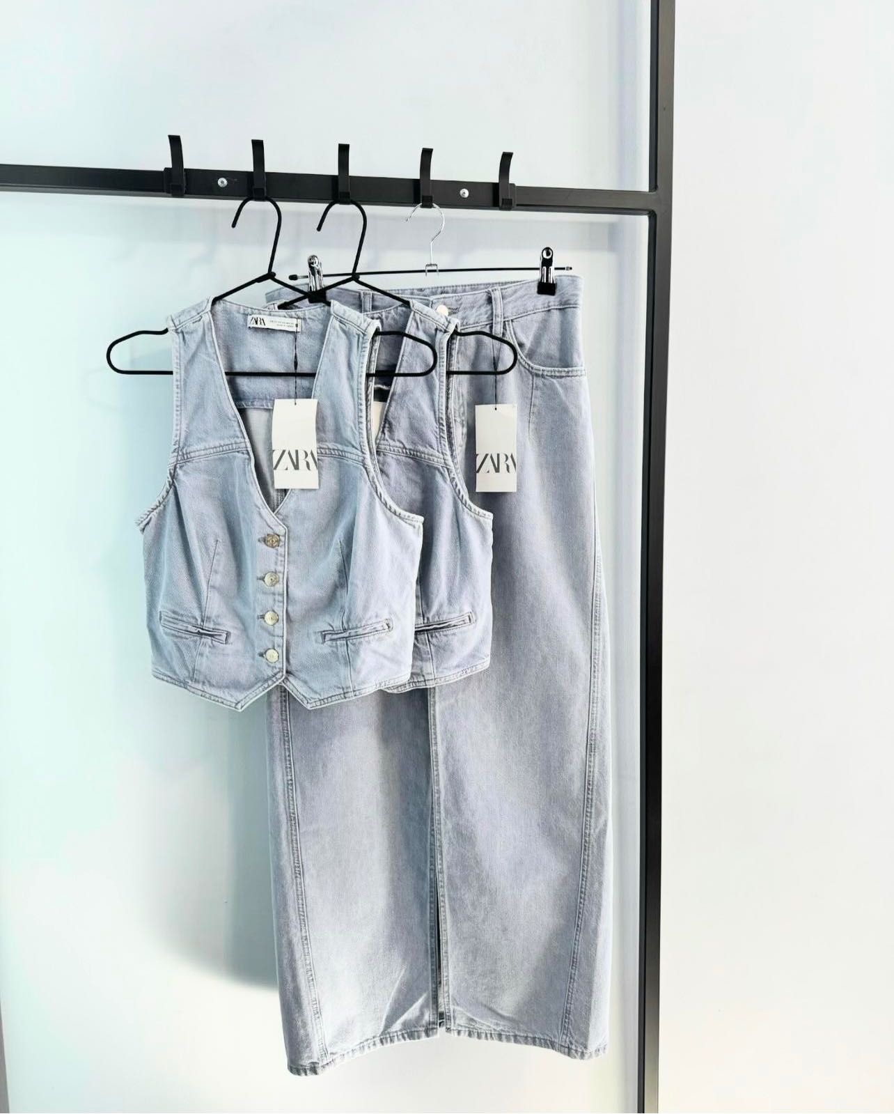 Стильна джинсова жилетка Zara