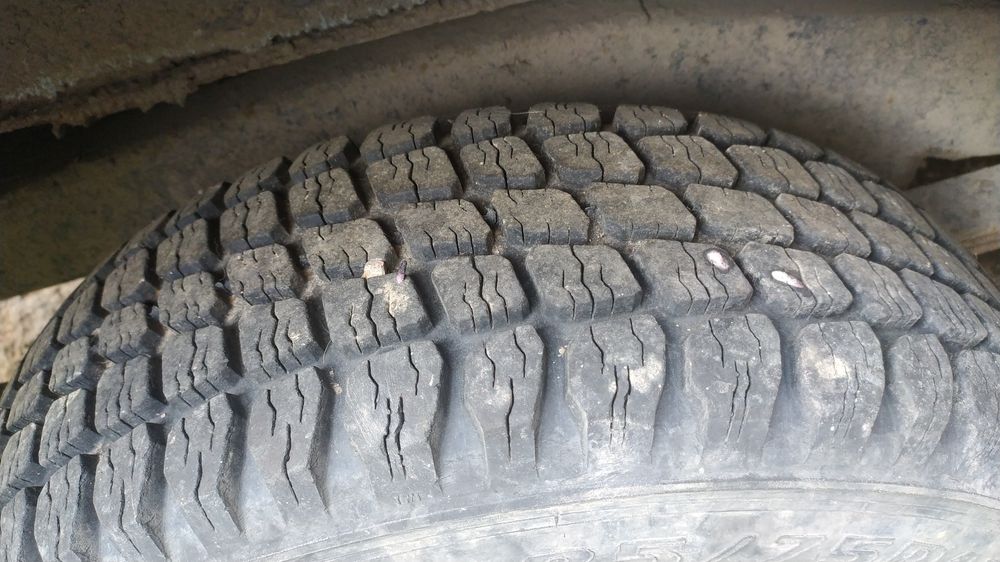 Резина Покришки 235/75 r15
