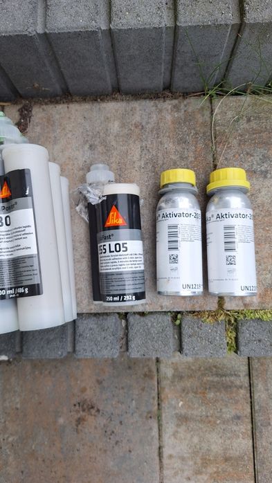 Kleje sikapower 880 i sikafast 555 L05