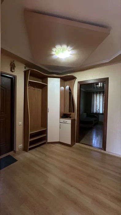 3-кімнатна квартира, 2-й поверх. Дендропарк..