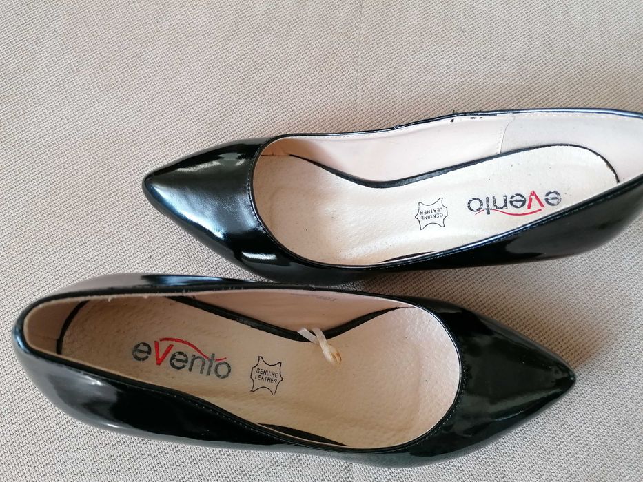 Szpilki czarne lakierowane r.36