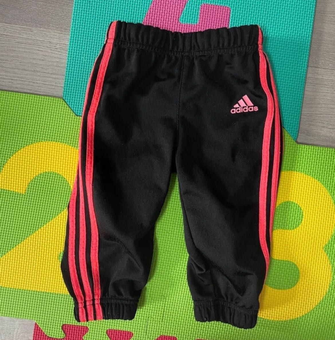 Spodnie Adidas 80 9-12 msc dla dziewczynki materiałowe czarne różowe