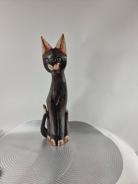 Figurki koty drewniane figury z drewna kotki kotów stojące