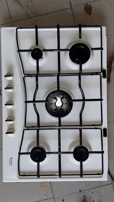 Газовая плита Ariston Hotpoint 5 конфорок