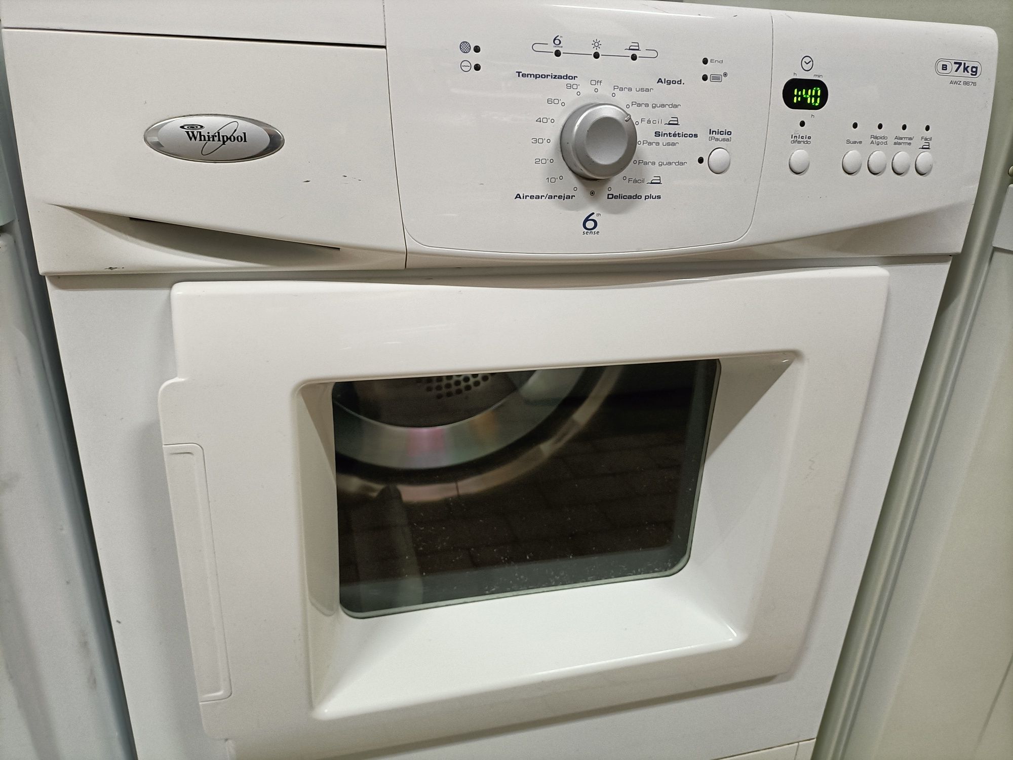 Máquina de secar roupa Whirlpool