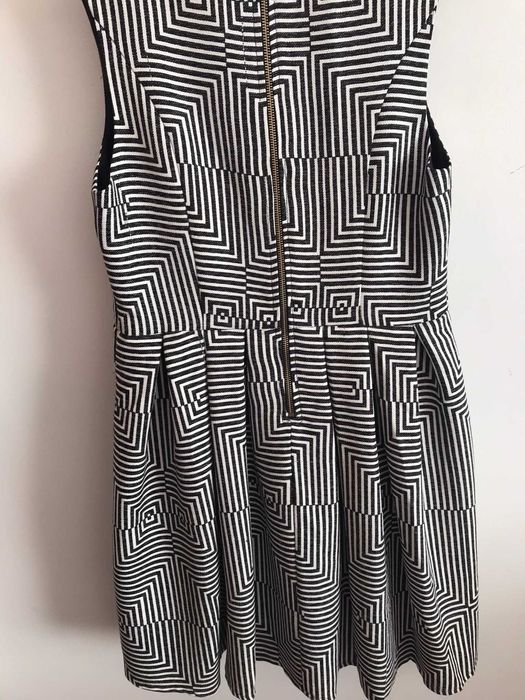 Vestido com roda branco e preto
