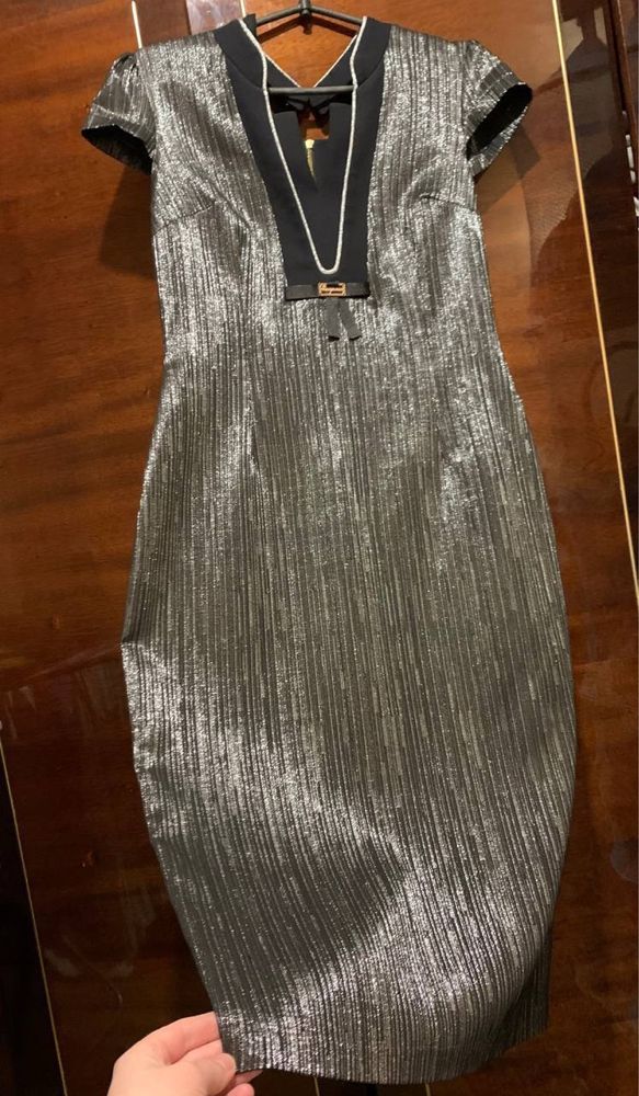Сукня сріблясто-чорна