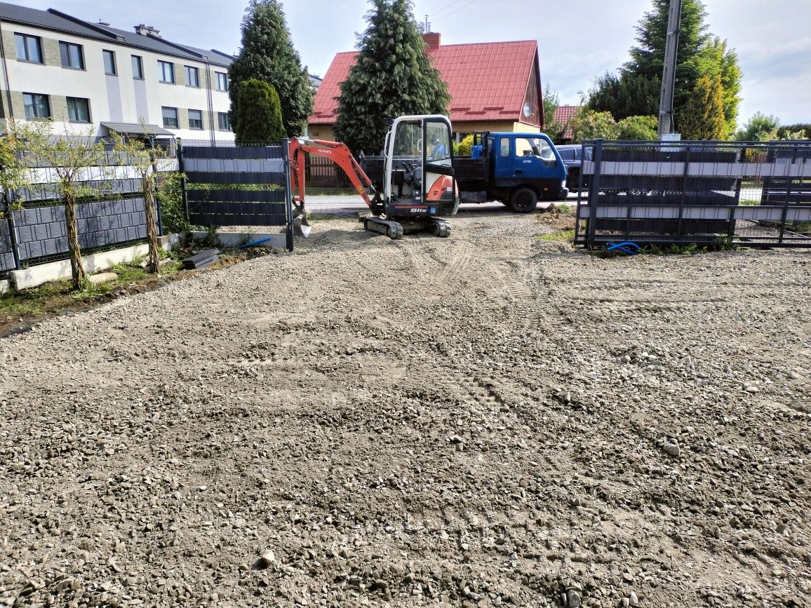 Usługi brukarskie, Minikoparka, wywrotka 3.5T