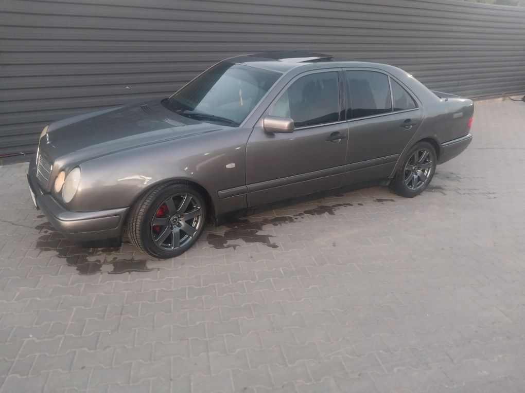 мерседес W 210..