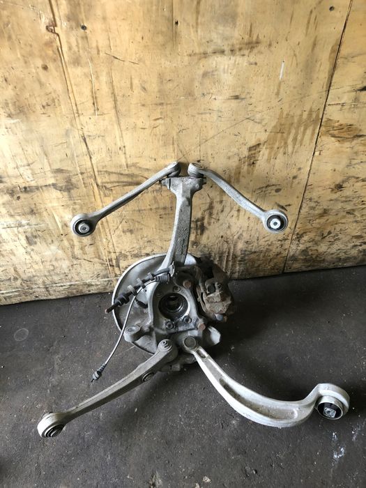 Zwrotnica Prawa A4 B8 A5 A6 C7 Q5 8R Lift 12 - 16r 4G0407242C Komplet