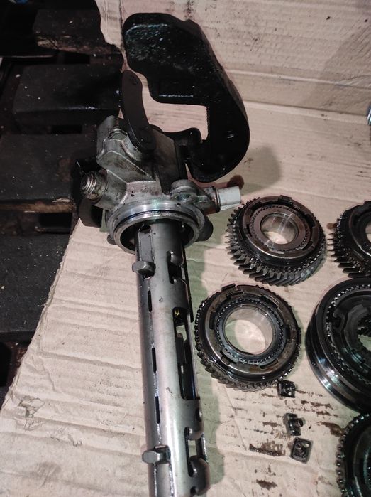 Volvo V50  6 Ступка КПП в розборі 1,6 hdi коробка Ford C-Max Focus 3