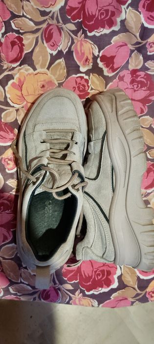 Кроссовки 37 р..