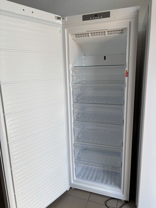 Морозильна камера Privileg, PFVN84