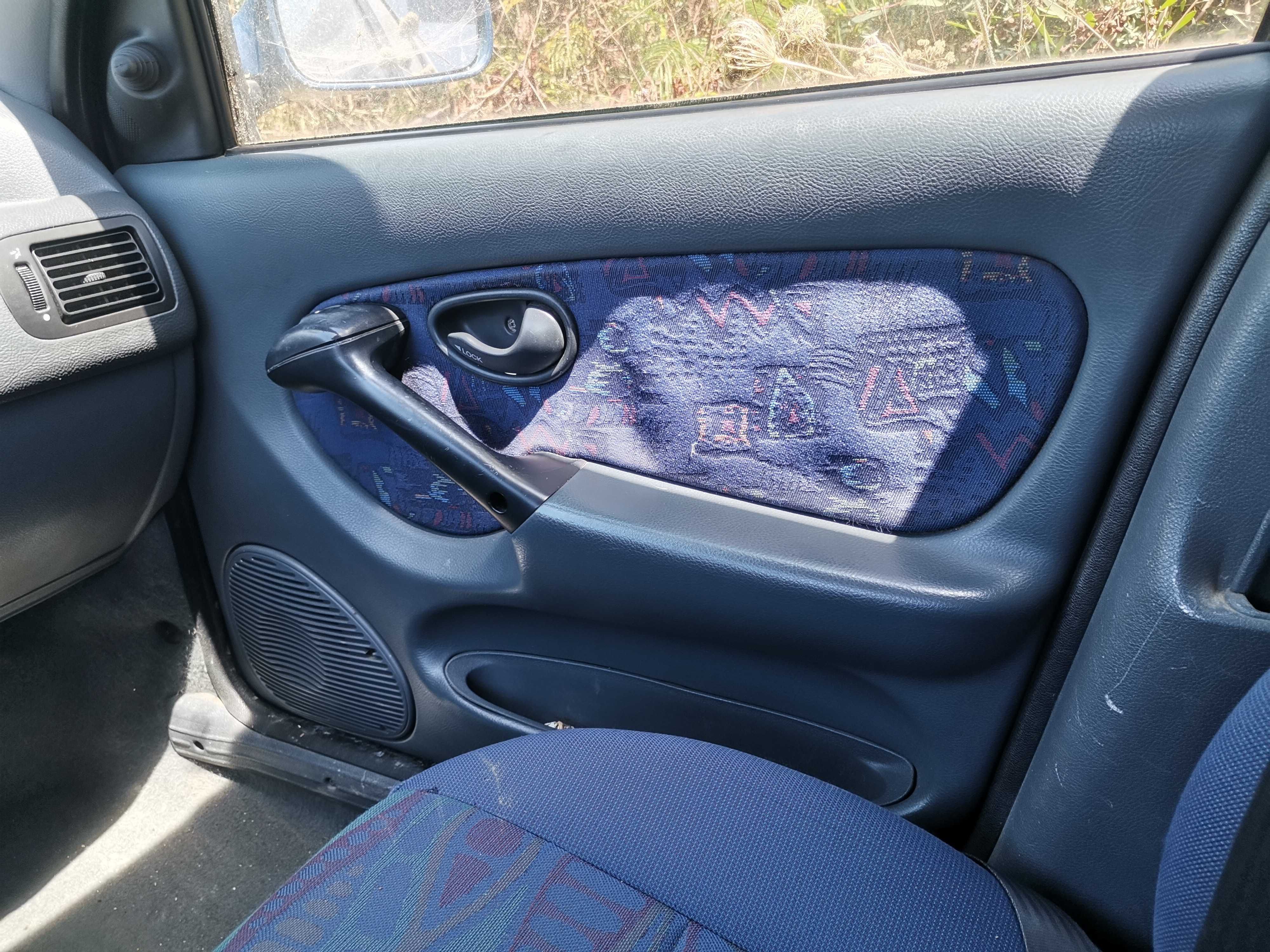 Vendo carro inteiro ou por peças