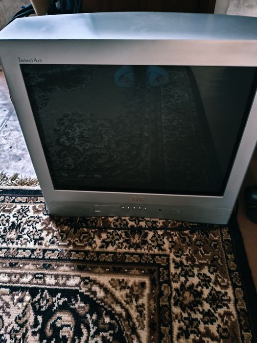 Телевізор JVC в робочому стані