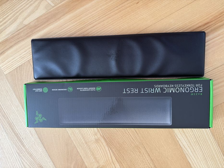 Razer Ergonomic Wrist Rest for Tenkeyless Keyboards.