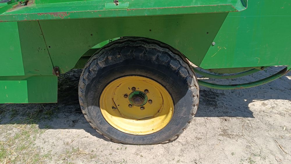 Прес підбирач JOHN DEERE 332
