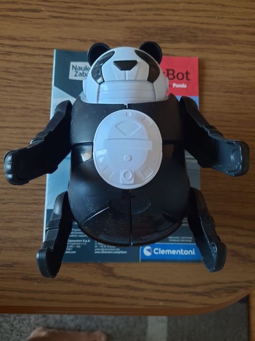 Robot Panda na baterie