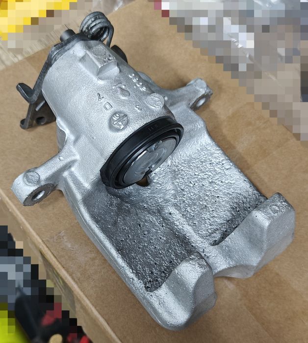 Zacisk PRAWY TYŁ Insignia A pod tarczę 315