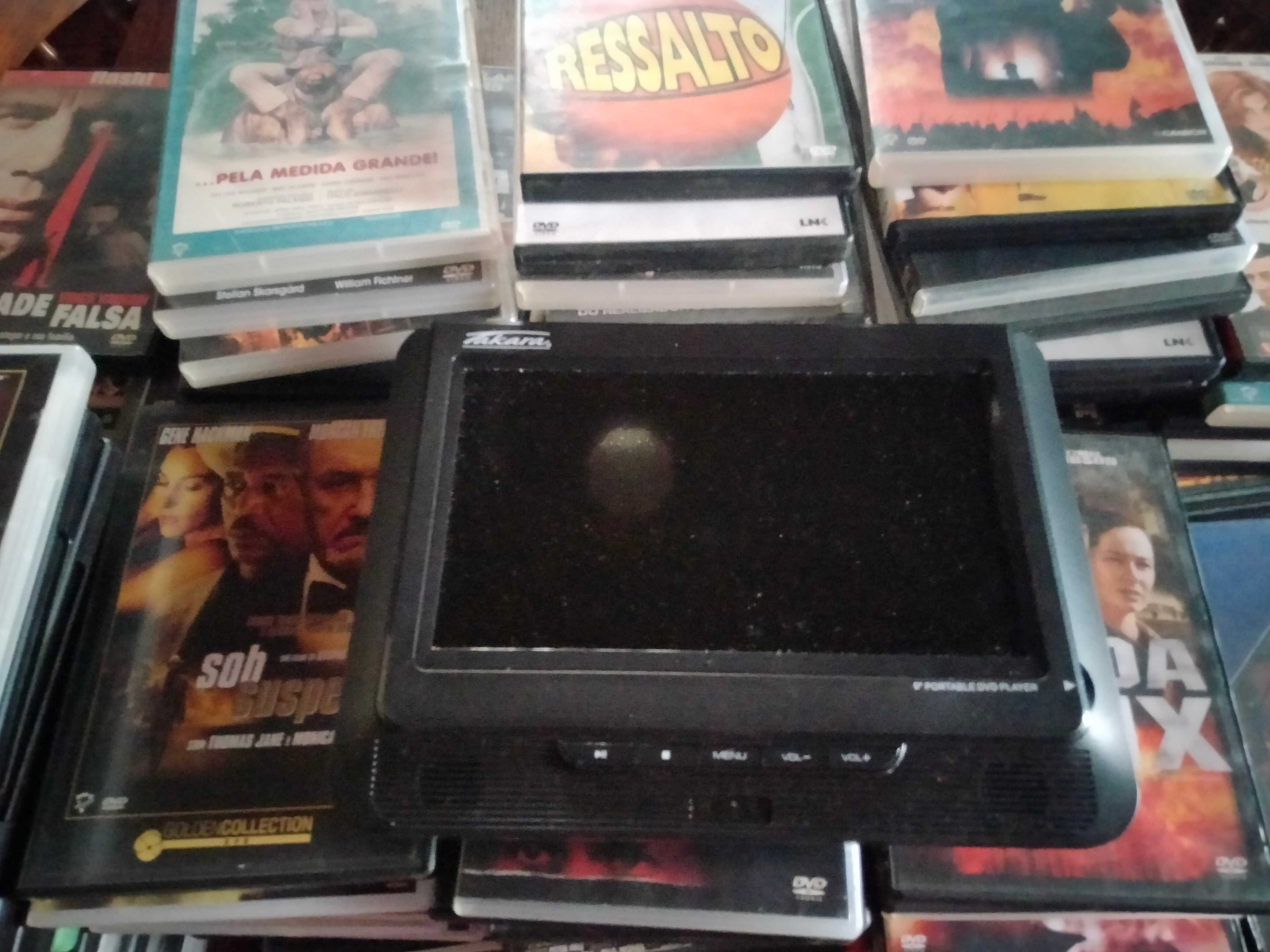 Vendo 100 DVDs ÷ Leitor Portatil Carro