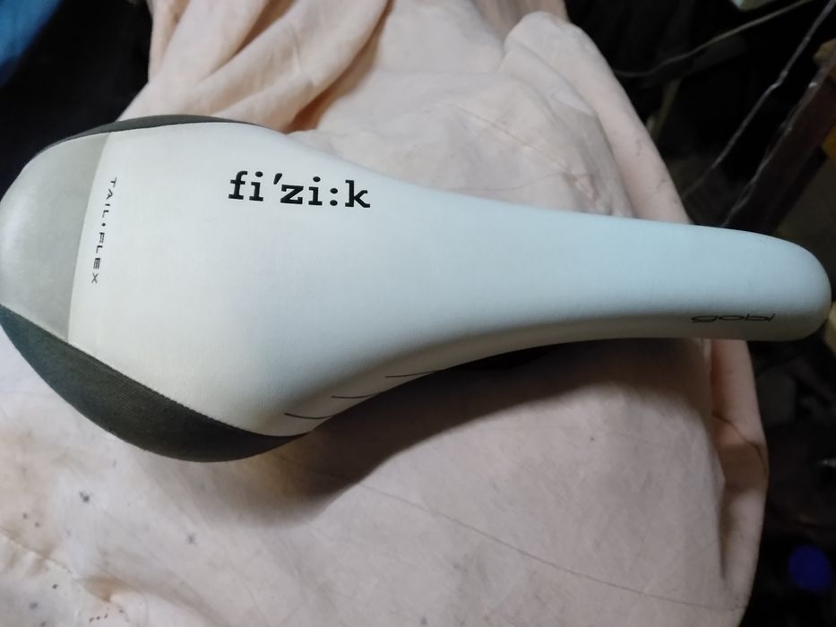 Fizik gobi. Велотуфлі Shimano 43 розмір карбонова підошва