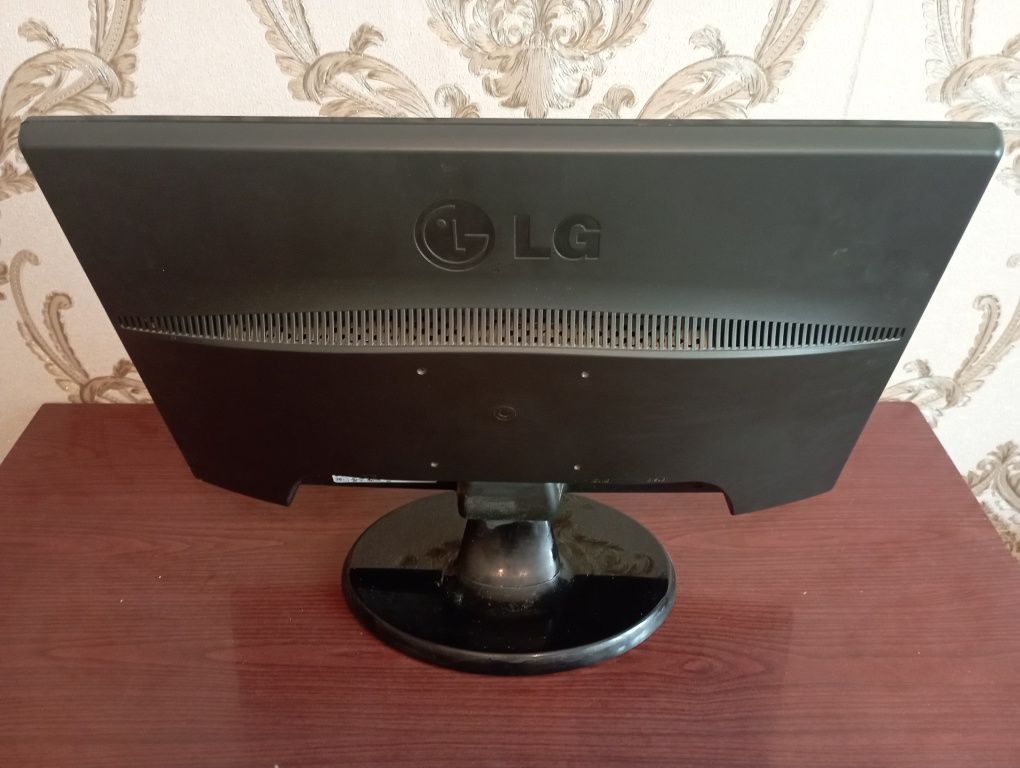 Монитор LG FLATRON W2243T