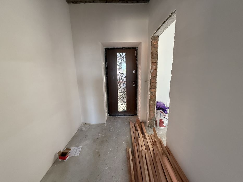 Продаж 2-поверхового будинку