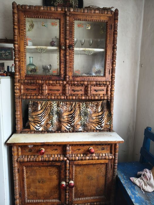 Шафа ручної роботи