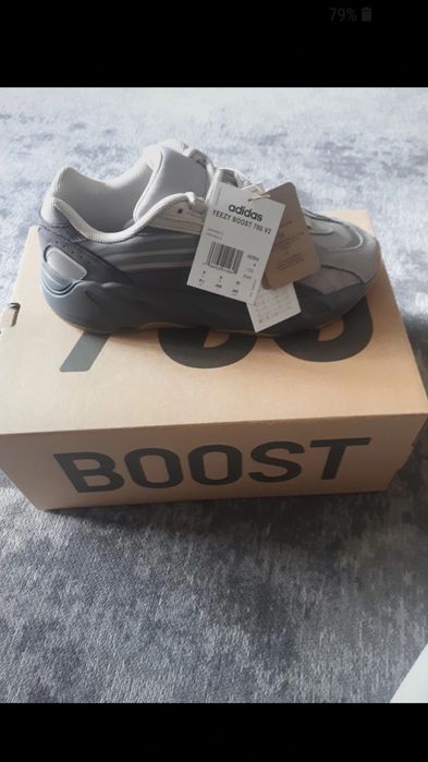yeezy  700 v2 500  350 Slide