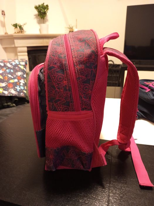 Mochila escolar L.O.L.
