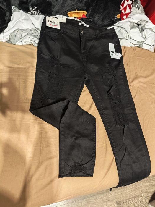 Spodnie jeans r50 z dziurami