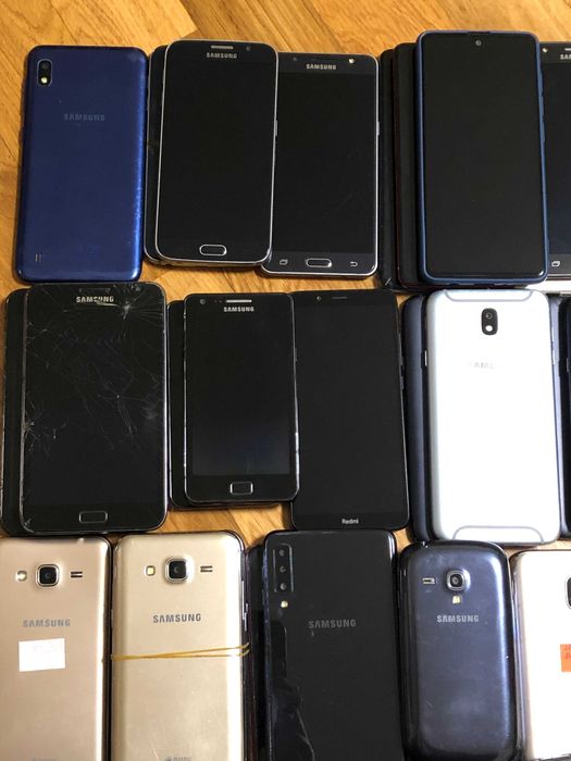 Продам лот мобільних телефонів на запчастини