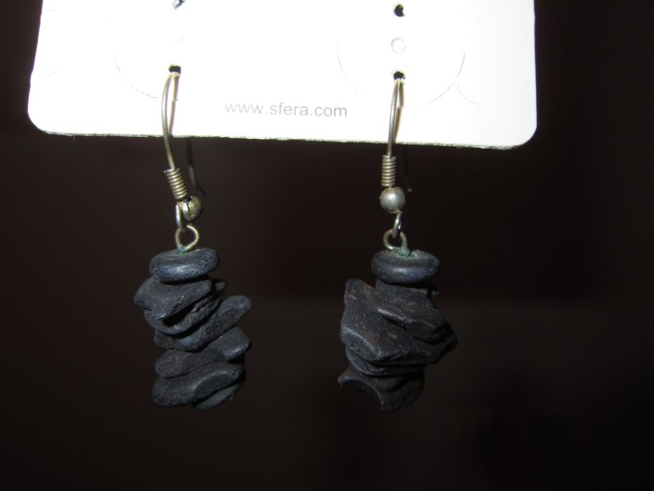 Brincos Pretos compostos por camadas