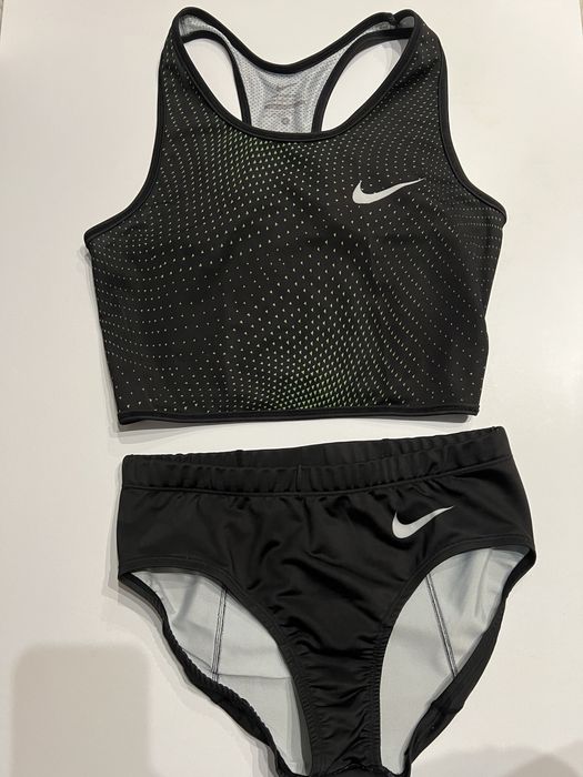 жіноча спортивна форма Nike