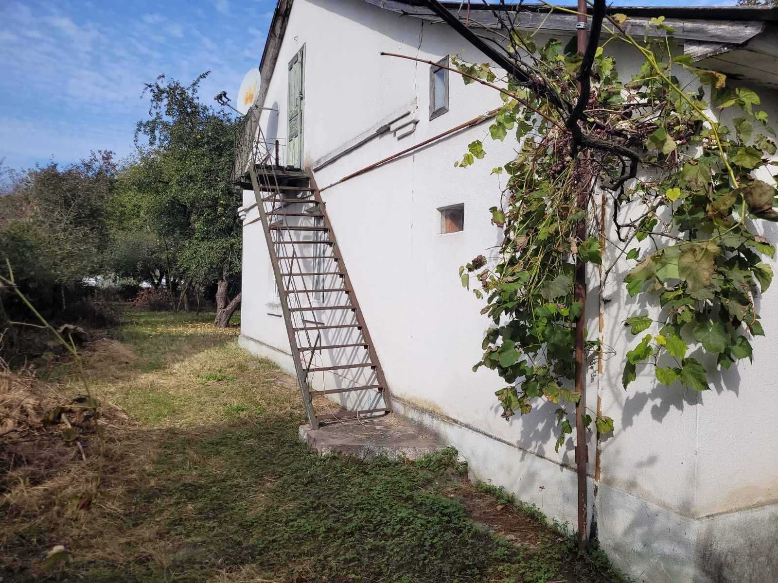 спарений будинок з окремим подвір'ям, поруч м. Кам'янка-Бузька