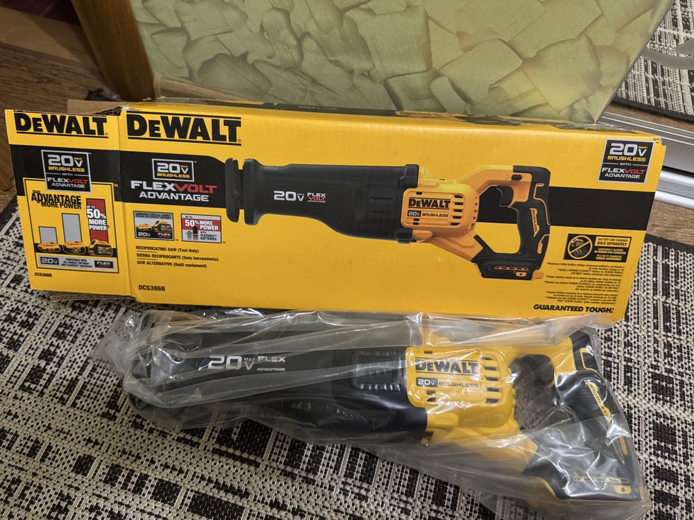 Шабельна пила DeWALT DCS386 FlexVolt 20V max