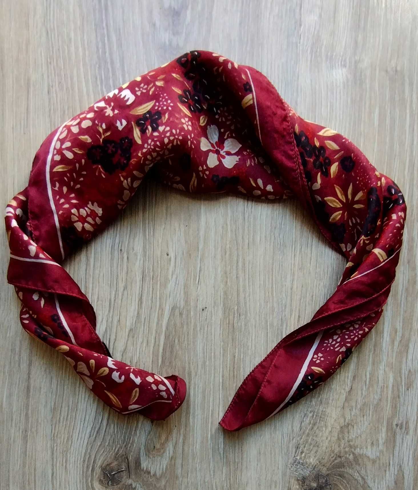 Bijou Brigitte jedwabna piękna apaszka 100% jedwab silk kwiatki