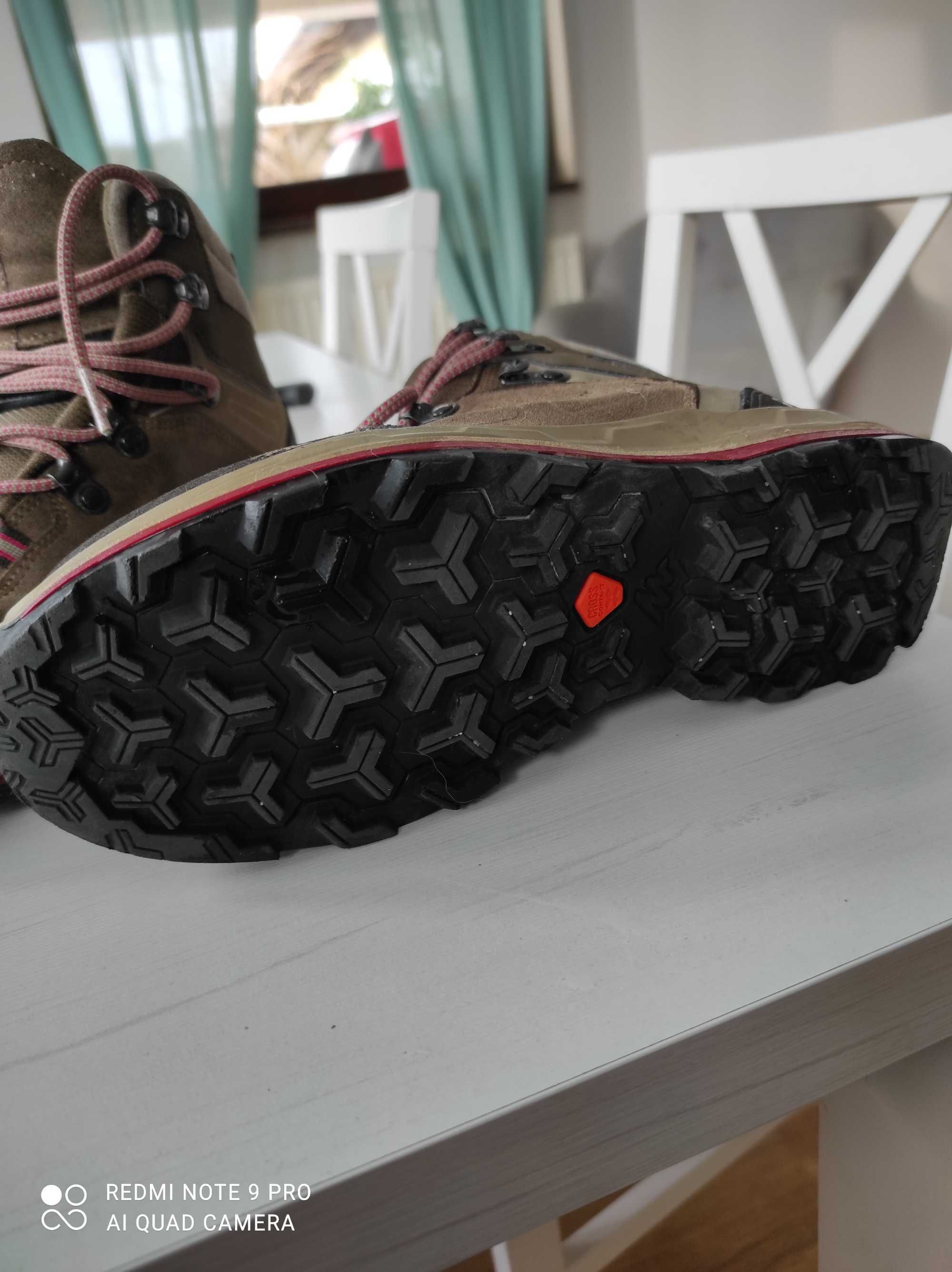 Buty trekkingowe wodoodporne