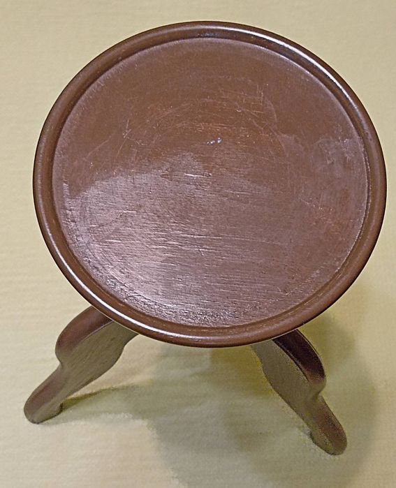 Деревянные напольные подставки под цветы.