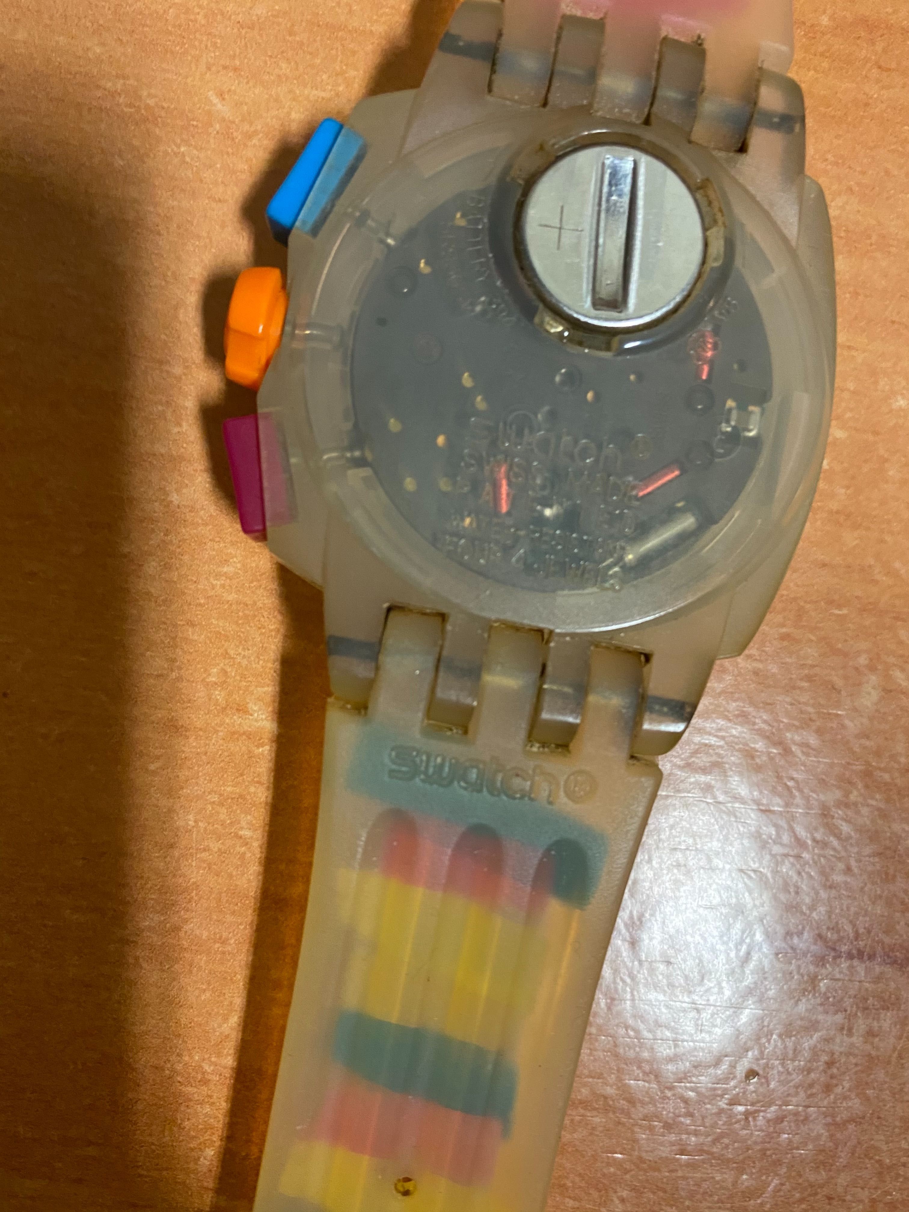 Relógio Swatch colorido