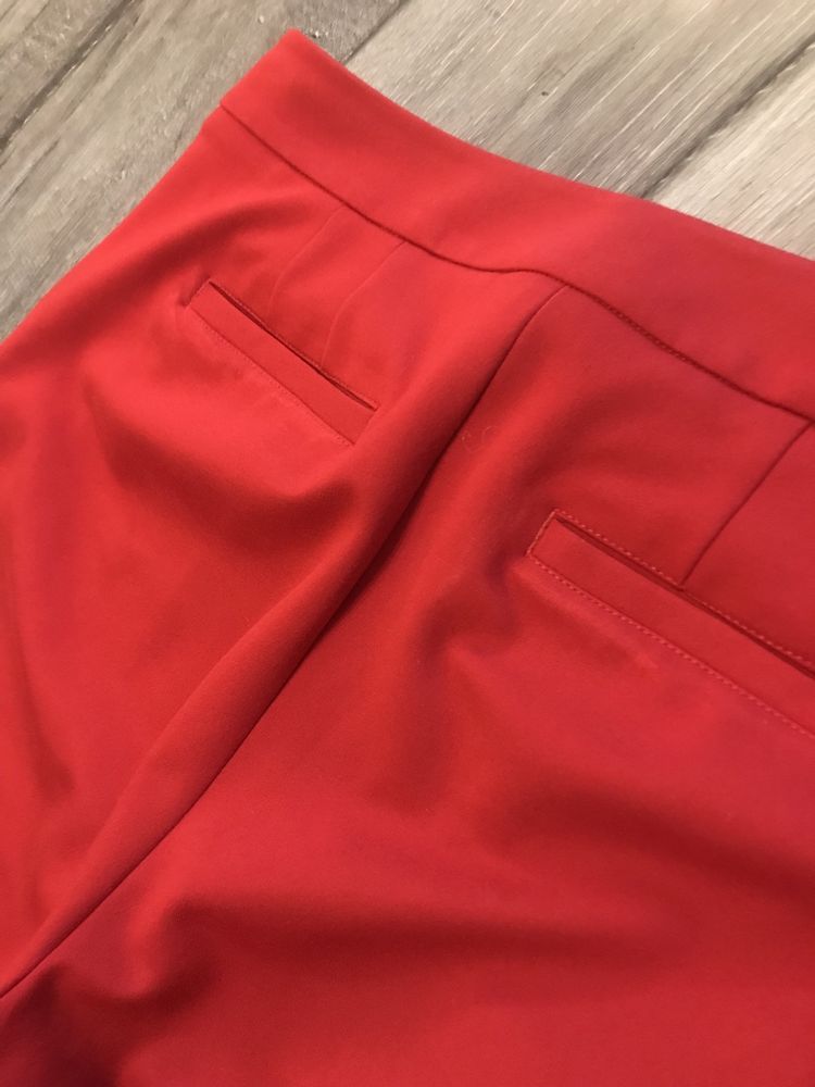 Czerwone spodnie o kroju Mini Flare r. 38/40