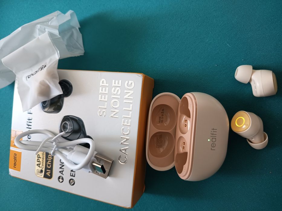 Nowe słuchawki bluetooth realfit f4 beżowe