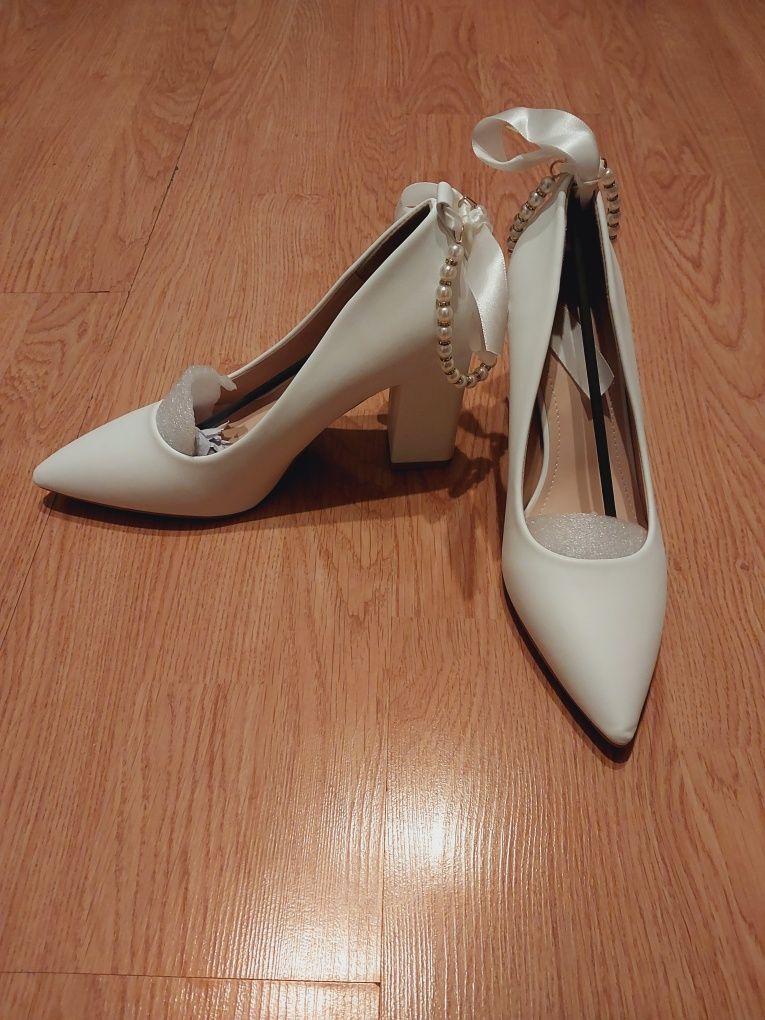 Eleganckie buty na szerokim obcasie