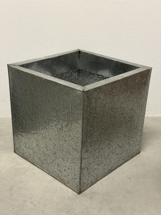 Vasos de latao para plantas