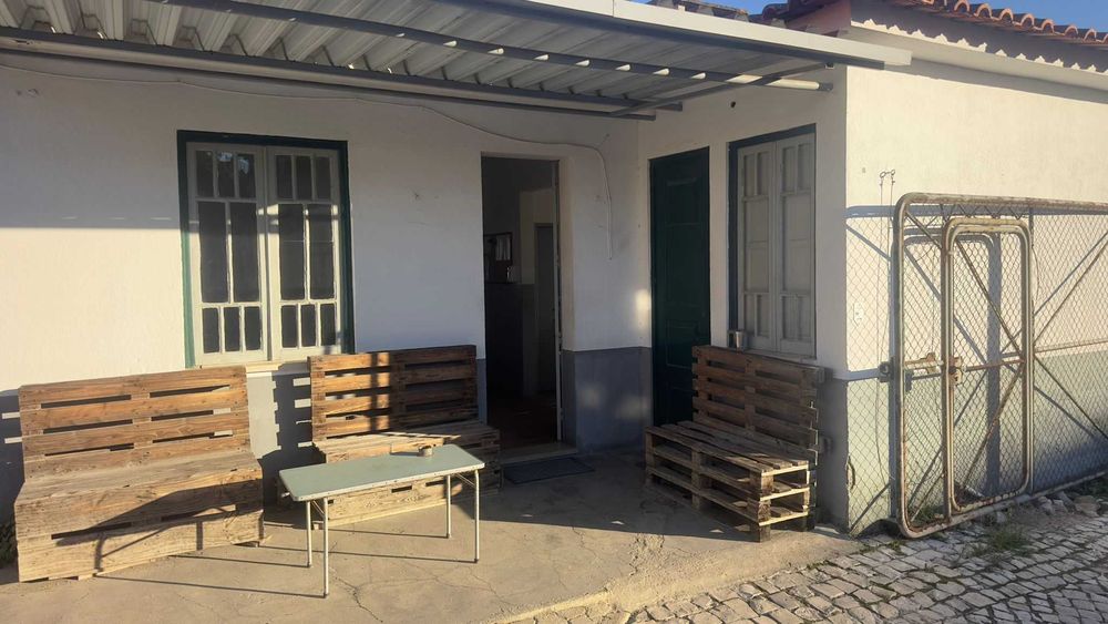 Arrenda-se oficina/ armazém