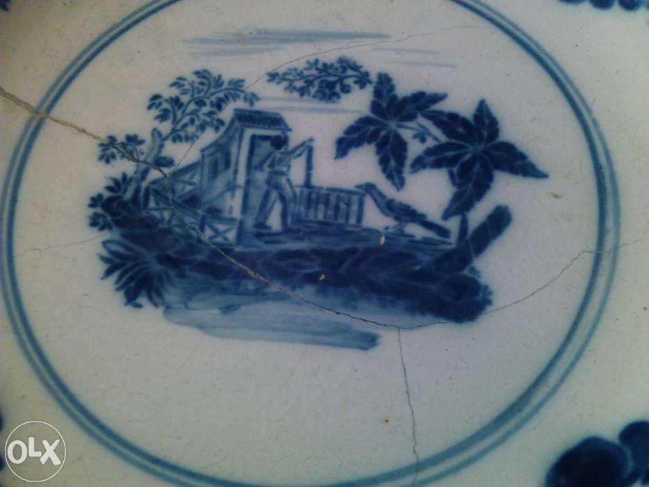 Antigo prato em faiança