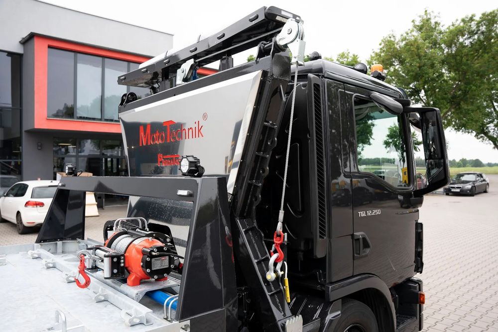 MAN TGL 12.250  Pomoc Drogowa MAN TGL 12.250 z systemem wyciągania bocznego - PREDATOR