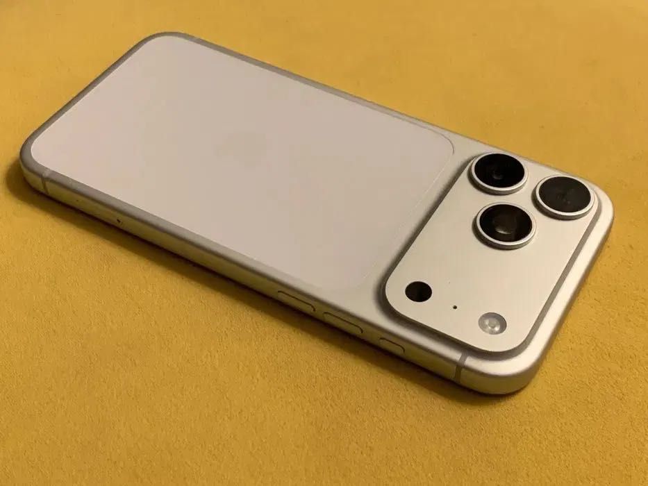 iPhone 17 Pro Max - Silver