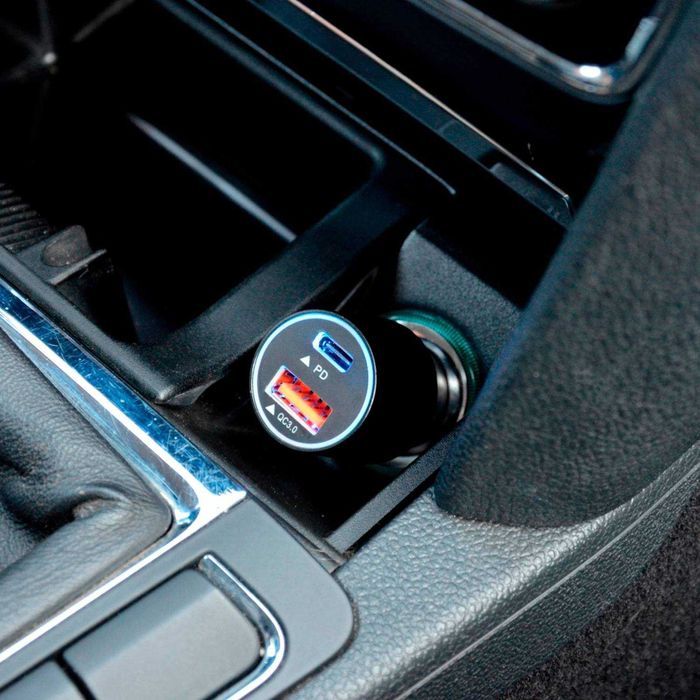 Автомобильное зарядное устройство USB C