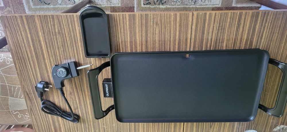 Grill elektryczny teppanyaki.